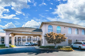 Econo Lodge Inn & Suites